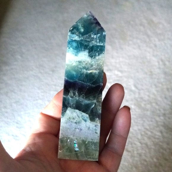 Beautiful Feather Fluorite with Druzy and Rainbows Crystal Tower. - Picture 3 of 13